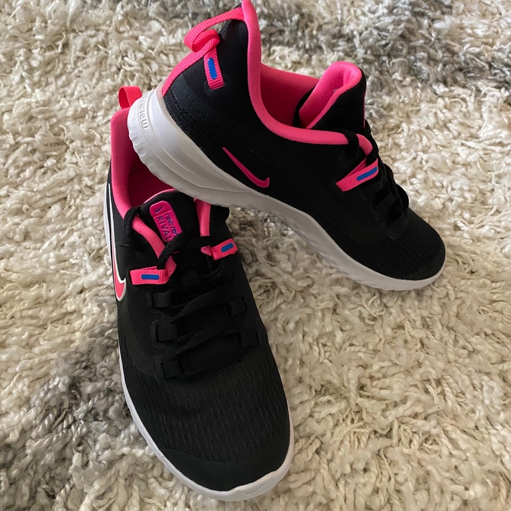 NWT Nike Rivial II sneakers girls 3.5 big kid